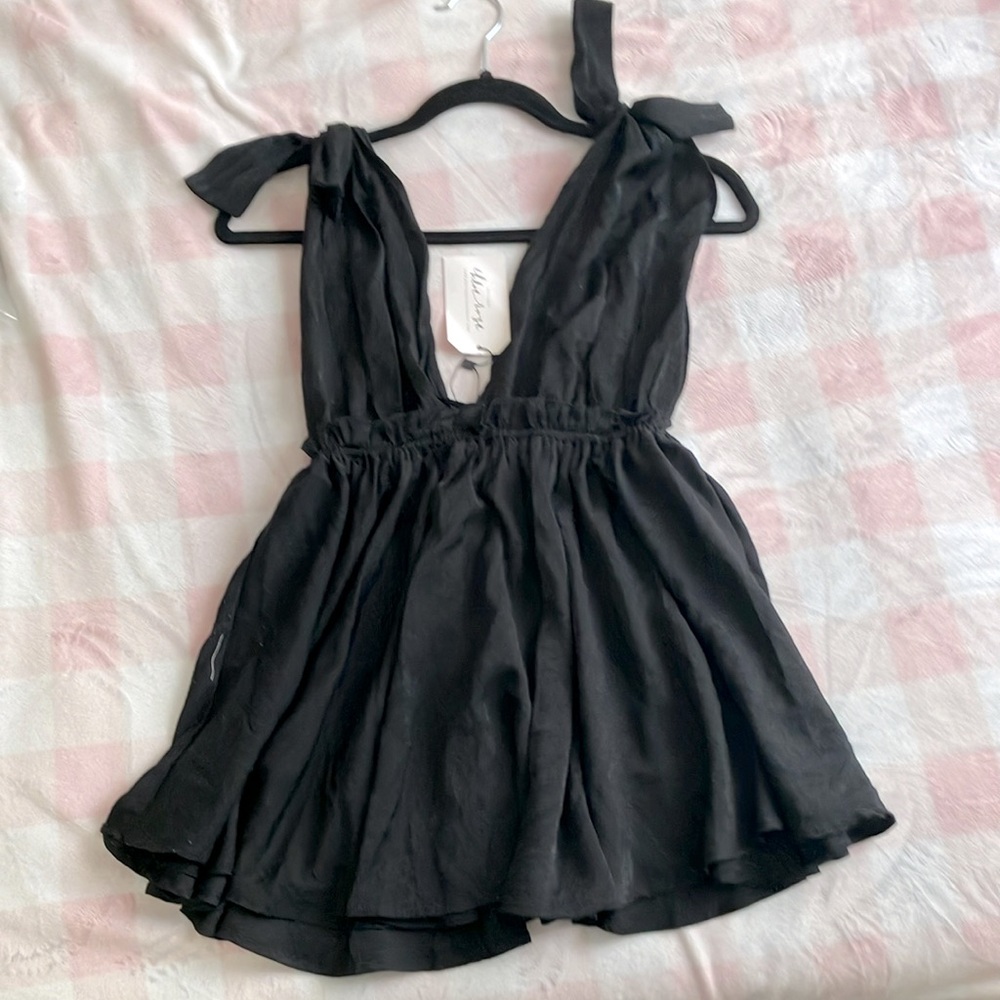 Cute black top! Size medium